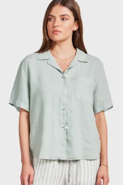 Outlet Academy Brand Vacation Short Sleeve Shirt