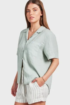 Outlet Academy Brand Vacation Short Sleeve Shirt