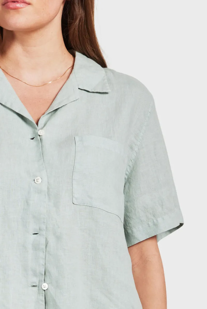 Outlet Academy Brand Vacation Short Sleeve Shirt