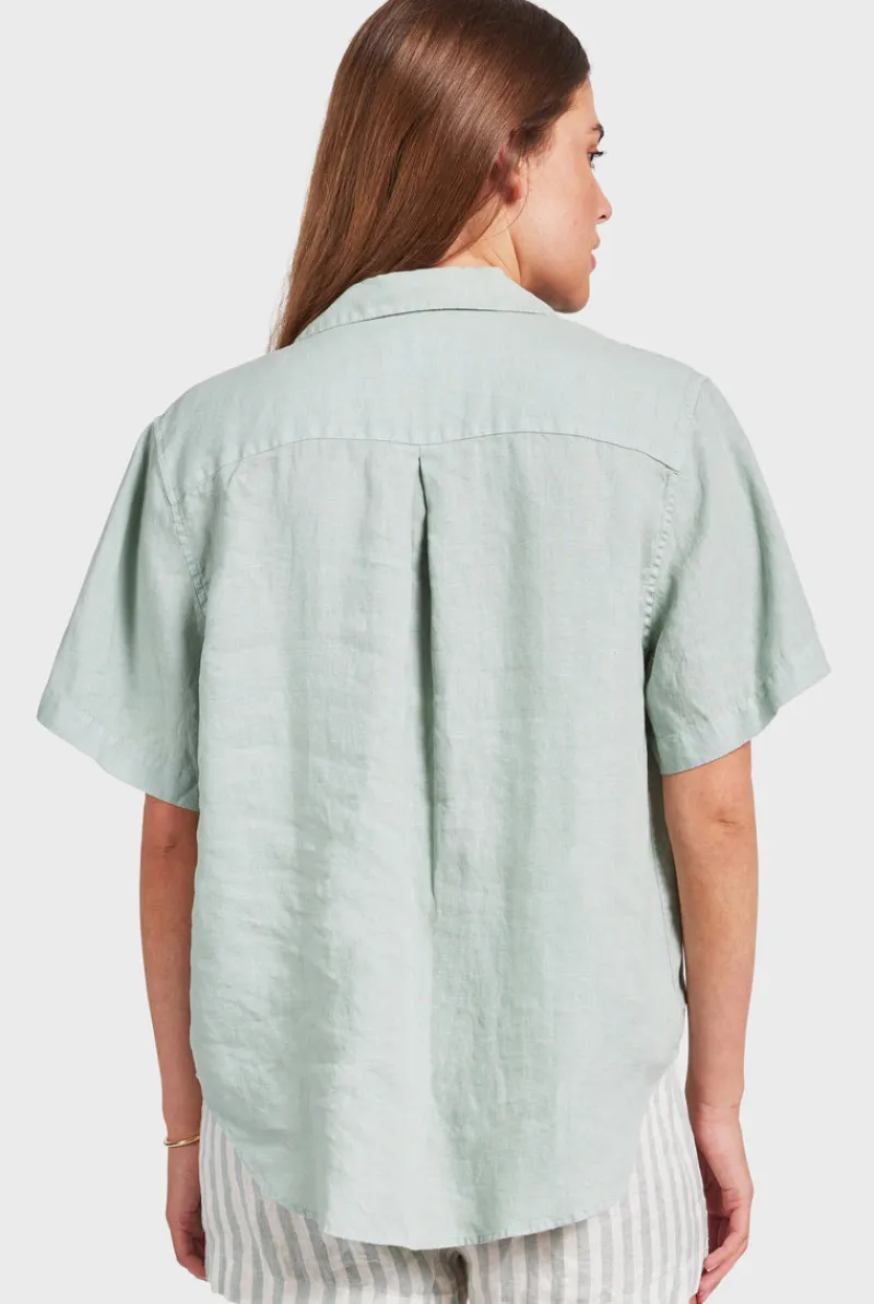 Outlet Academy Brand Vacation Short Sleeve Shirt